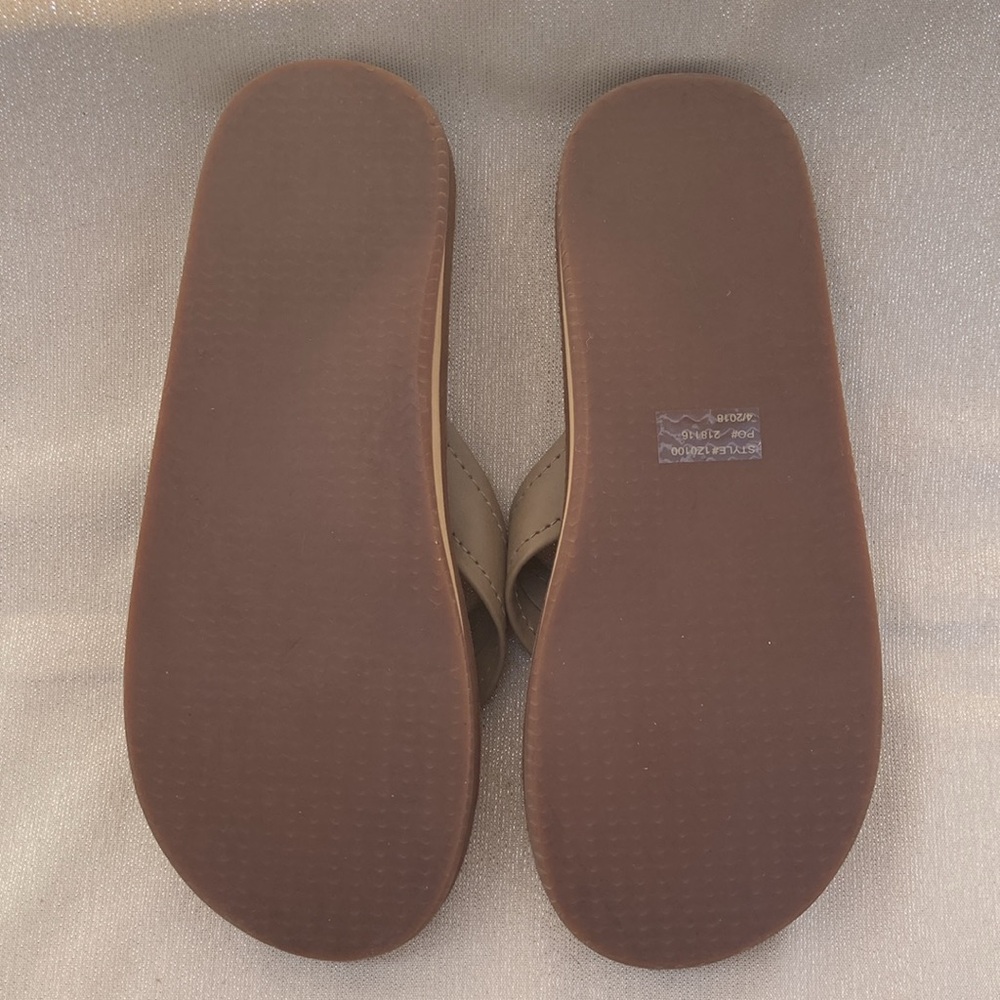 Vinyard Vines flip flop sandals NWOT - Picture 2 of 2